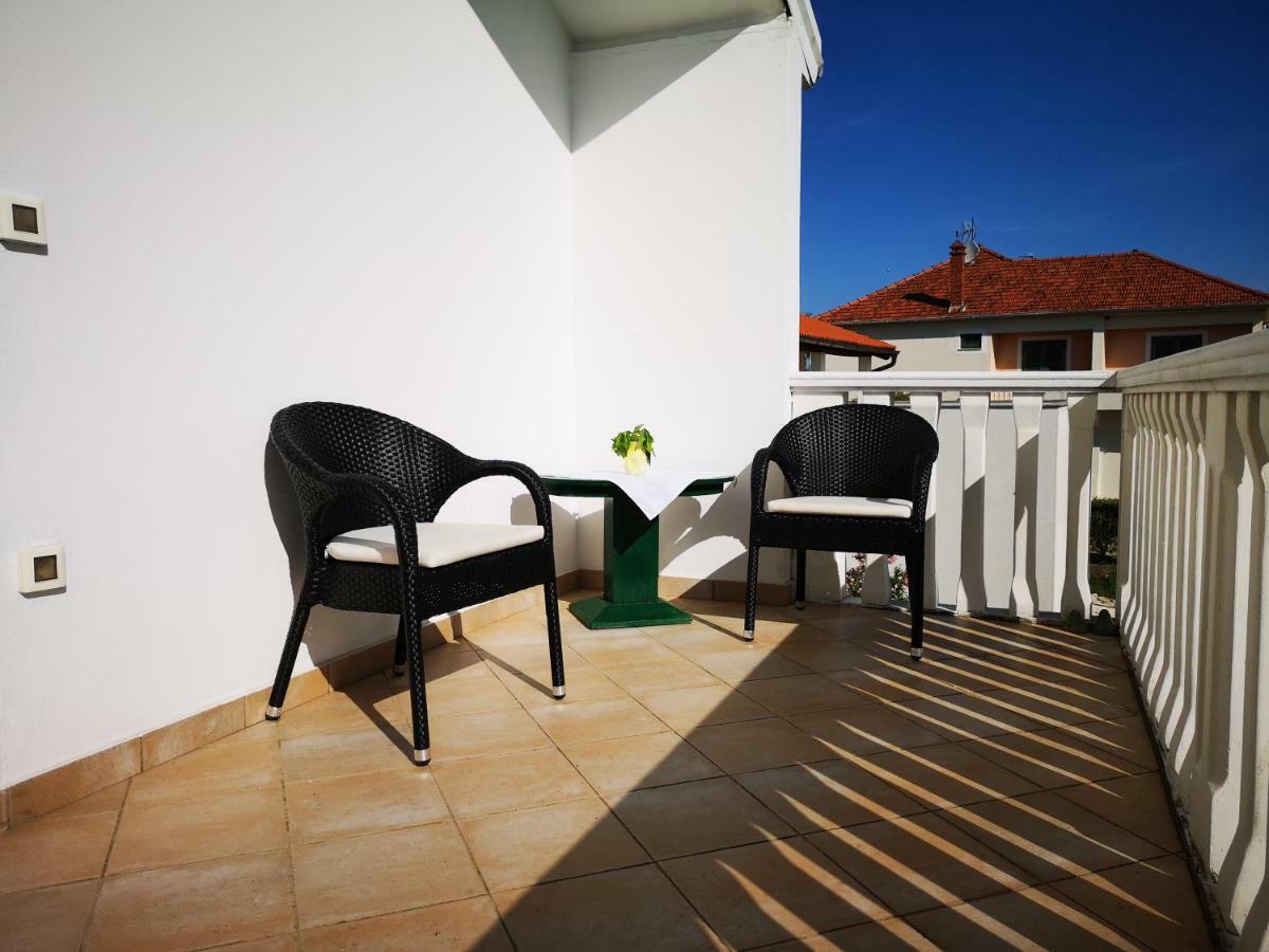 Apartmani Labud Sukošan エクステリア 写真